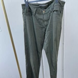 Vince green jeans size 32 skinny